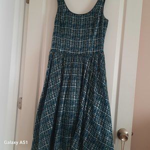 Donna Morgan Fit & Flare Women’s Dress With Side Pockets, fully lined , size 12